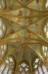 De gewelven van de Rayonnant-kapel van de abdij met renaissance schilderijen, 13e-16e eeuw